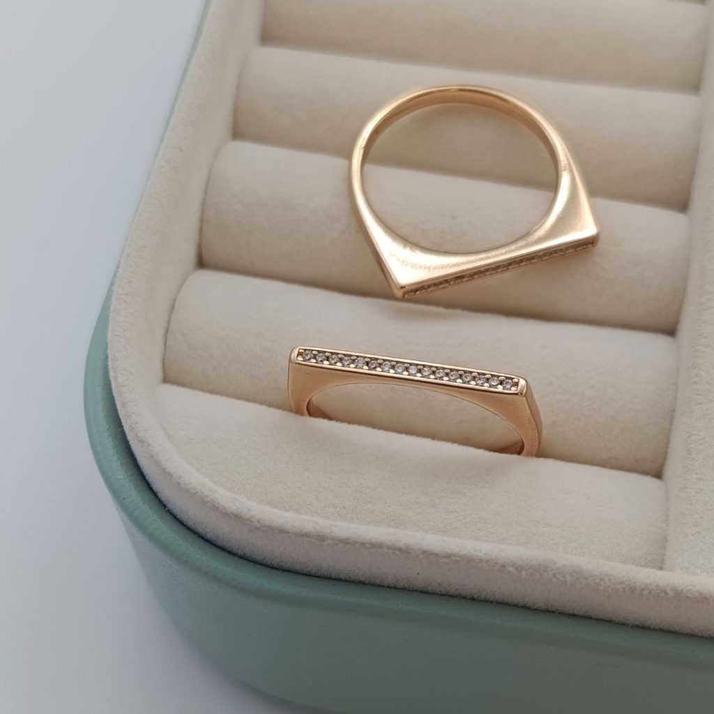 انگشتر خطی زنانه طرح طلا