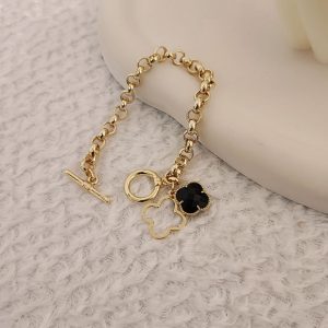 دستبند آویز دار